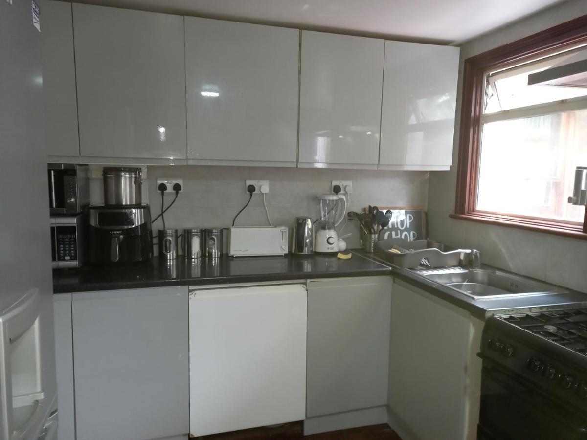 Bubblesbnb- 4 Bedroom House Лондон Екстериор снимка